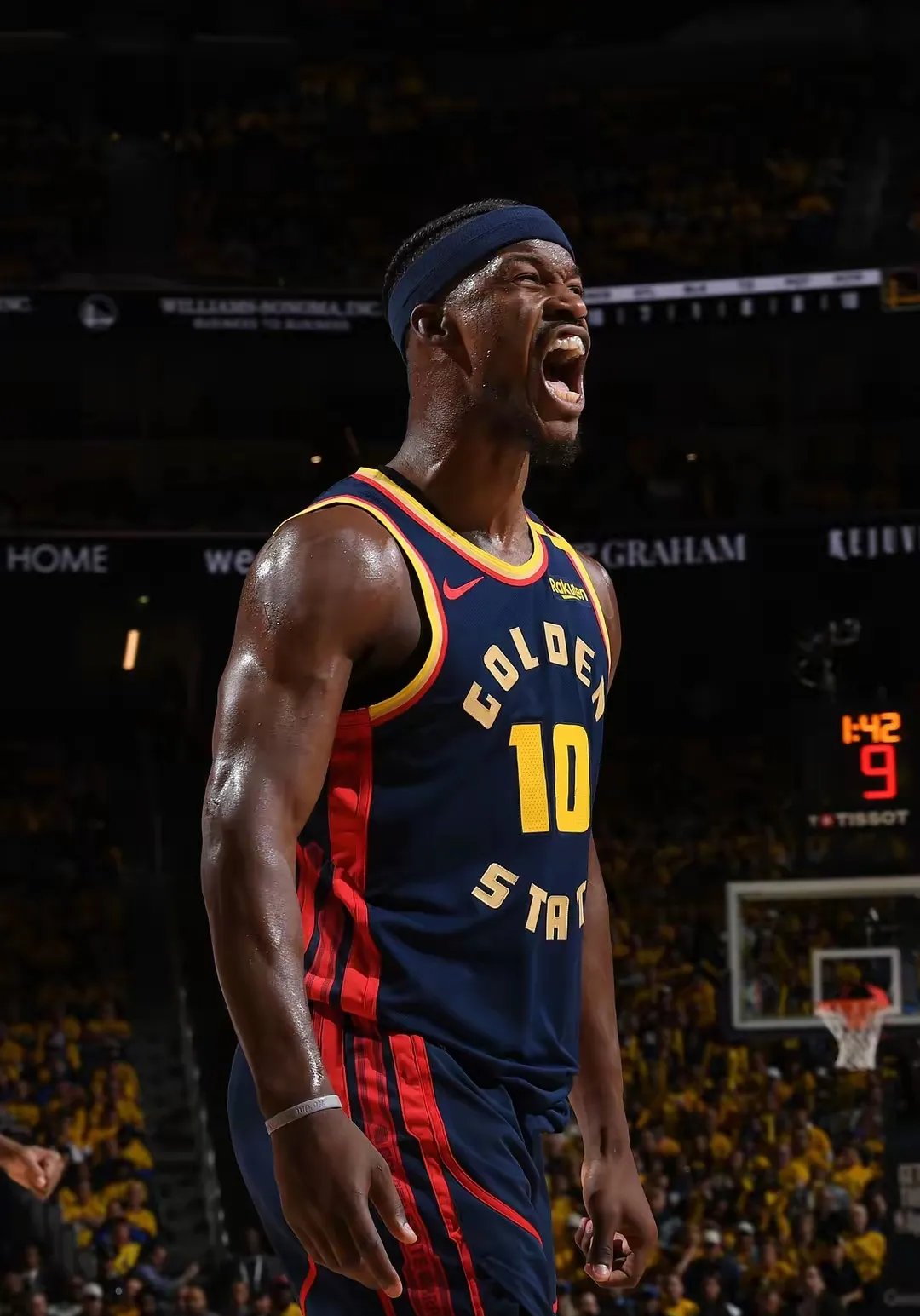 AYX SPORTS巴特勒在中国队比赛中持续失利，比赛局势复杂引发热议！