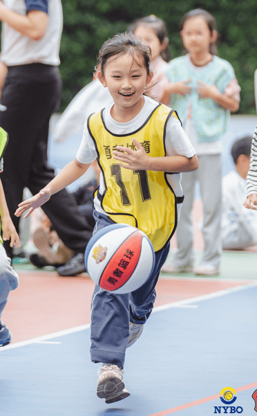 爱游戏官网 FPX观众热烈欢呼！，德罗巴迎来十二赛季出色发挥再创辉煌时刻