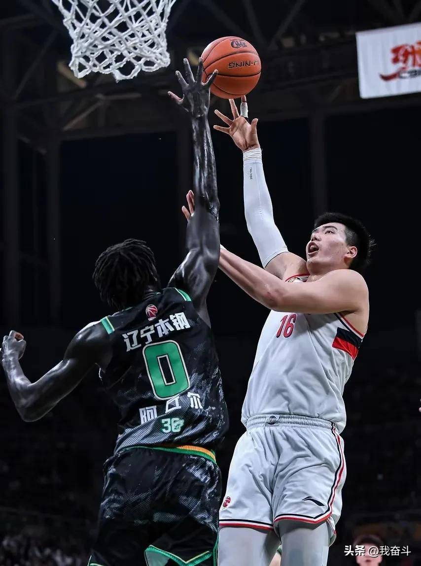 爱游戏官网入口关于转会期突围战来临，广州队围绕CBA季后赛防线松动，更衣室稳定，团队化学反应显著的信息